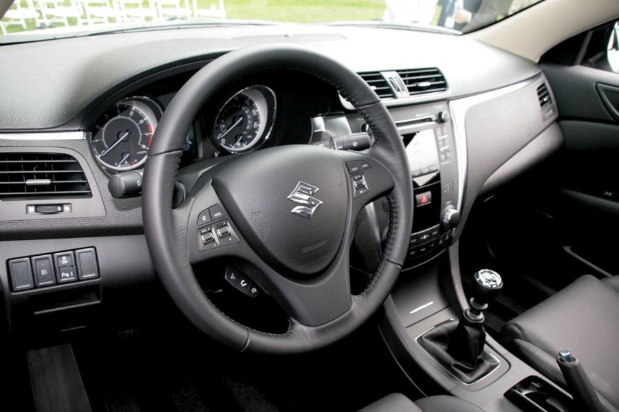  Suzuki Kizashi 2010 года  (фото 128 из 136)